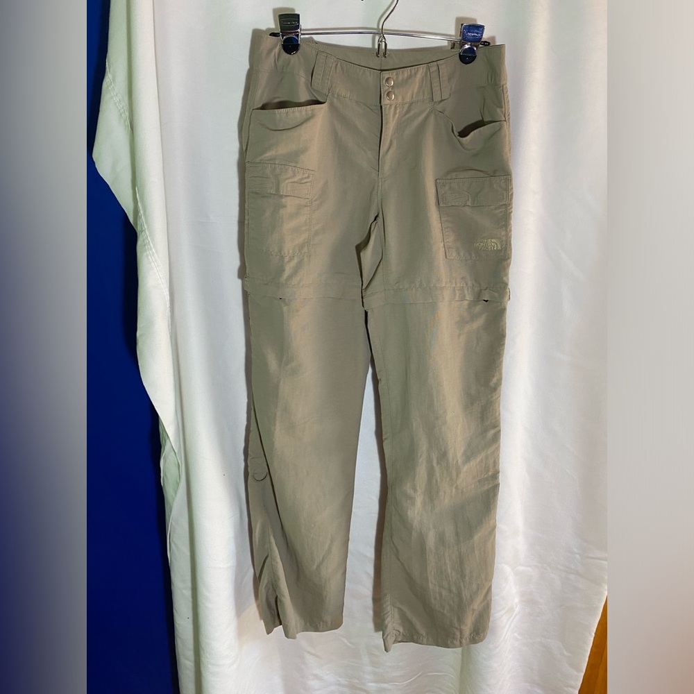 The North Face Women’s Cargo Pants w/ Straight Leg Design, Zip off to Shorts 6L